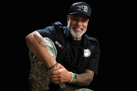 Maurício Mattar apresenta “Do Silêncio ao Som” no Teatro Claro MAIS, em Copacabana